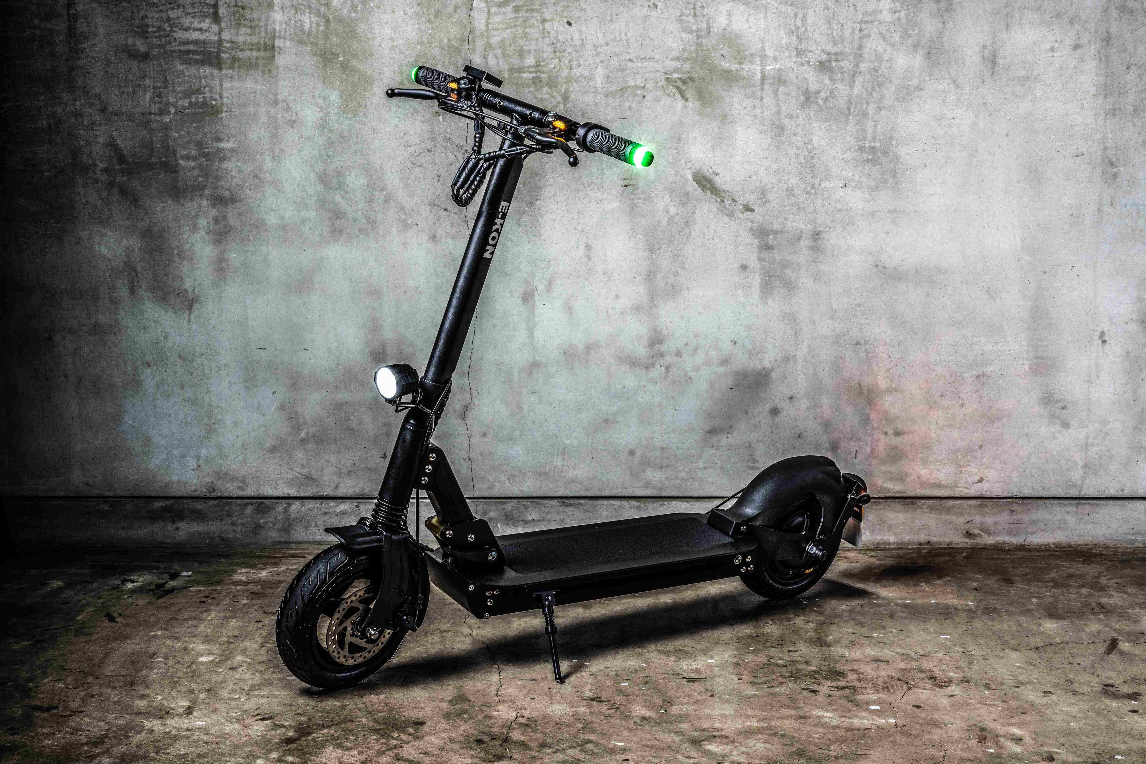 電動キックボード 特定小型原付 E-KON City 20A 500W
